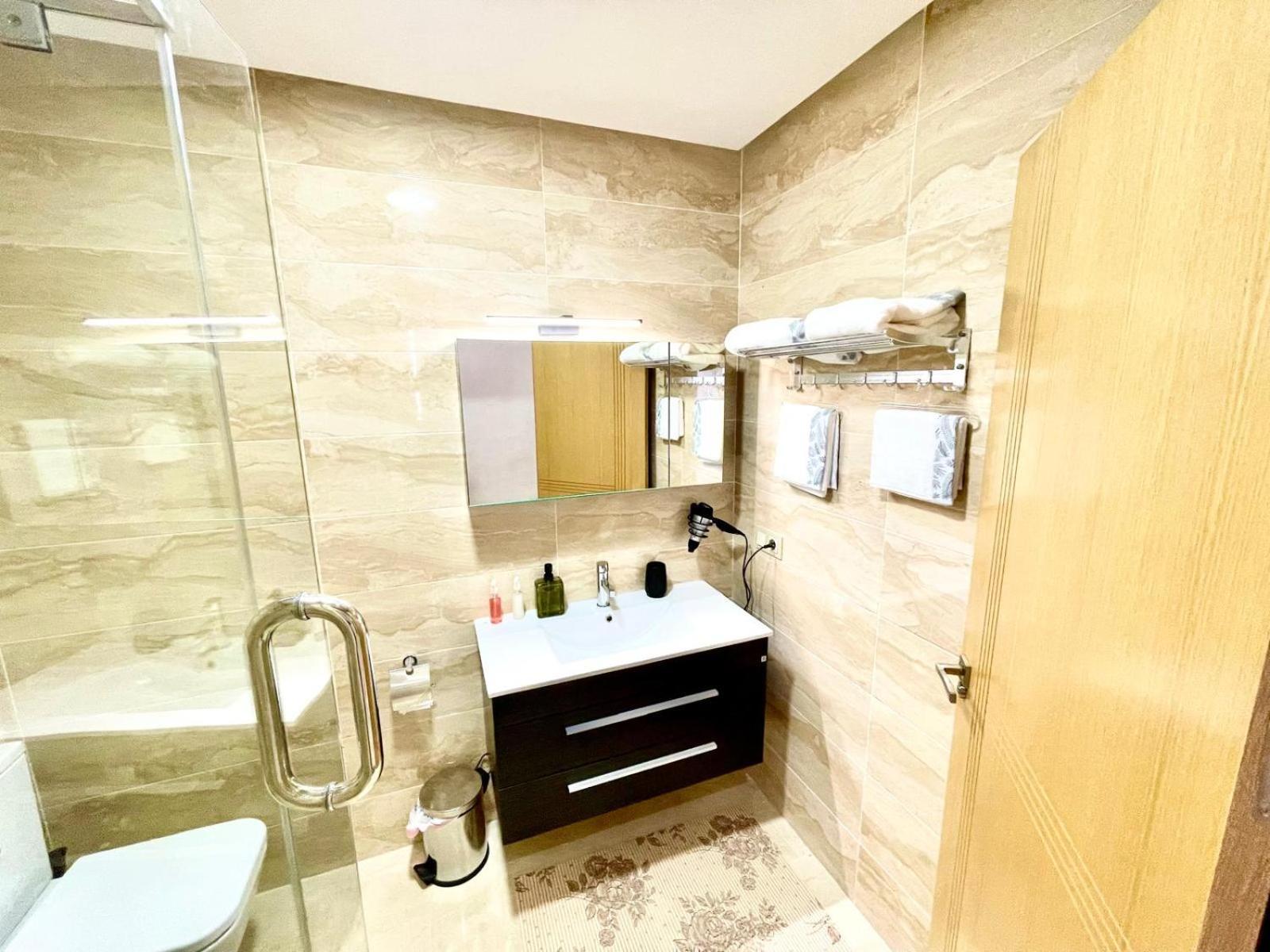 Modern Elegance With Sea Views In Central Tangier - Steps To Beach, Train And Attractions! 외부 사진
