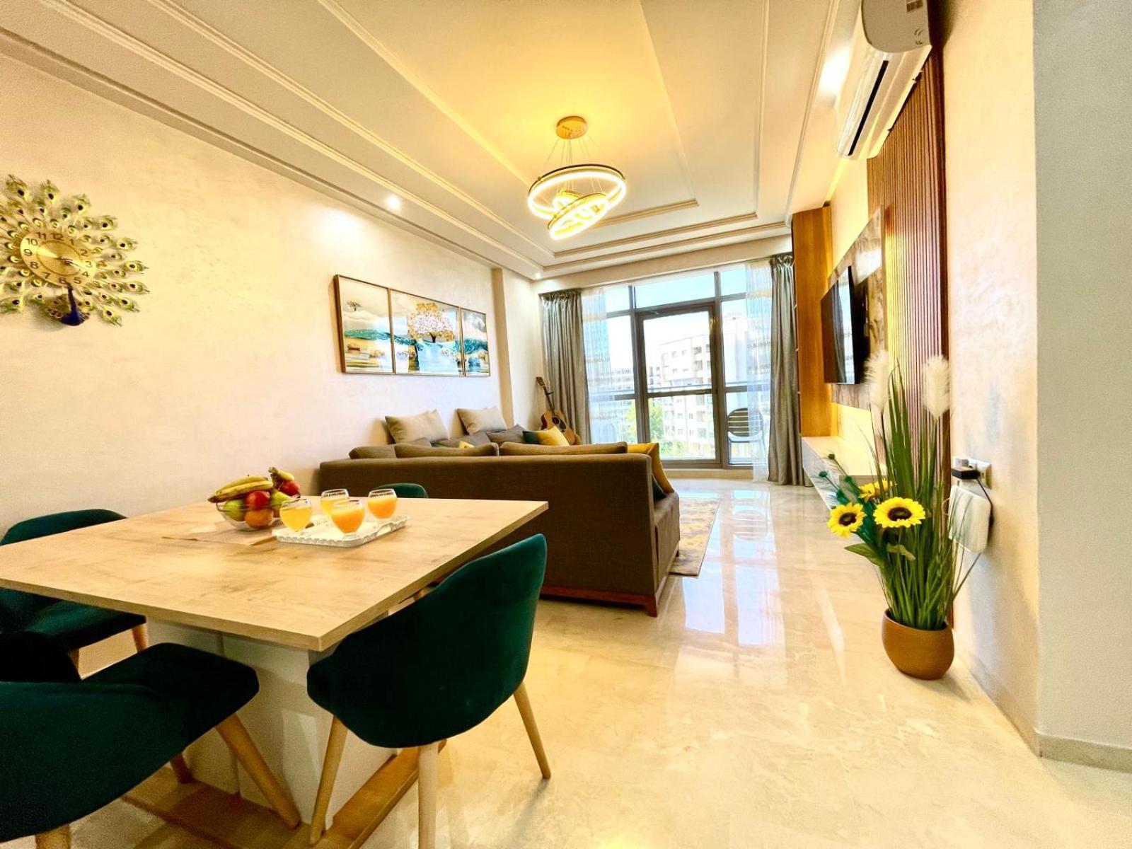 Modern Elegance With Sea Views In Central Tangier - Steps To Beach, Train And Attractions! 외부 사진