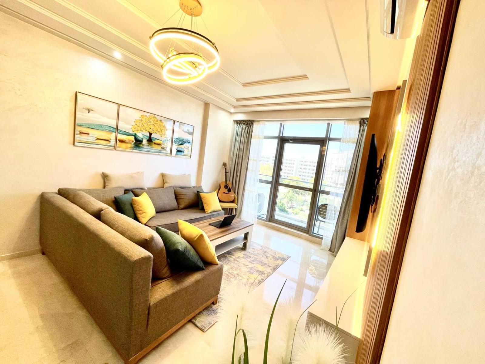 Modern Elegance With Sea Views In Central Tangier - Steps To Beach, Train And Attractions! 외부 사진