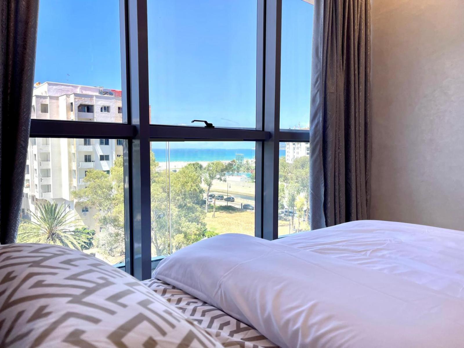 Modern Elegance With Sea Views In Central Tangier - Steps To Beach, Train And Attractions! 외부 사진