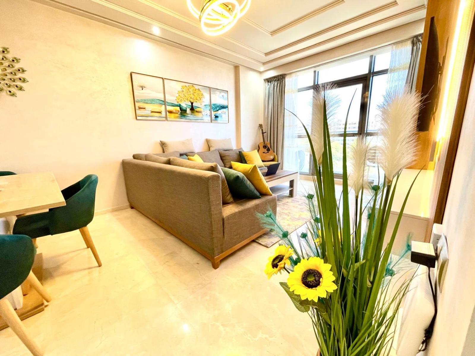 Modern Elegance With Sea Views In Central Tangier - Steps To Beach, Train And Attractions! 외부 사진