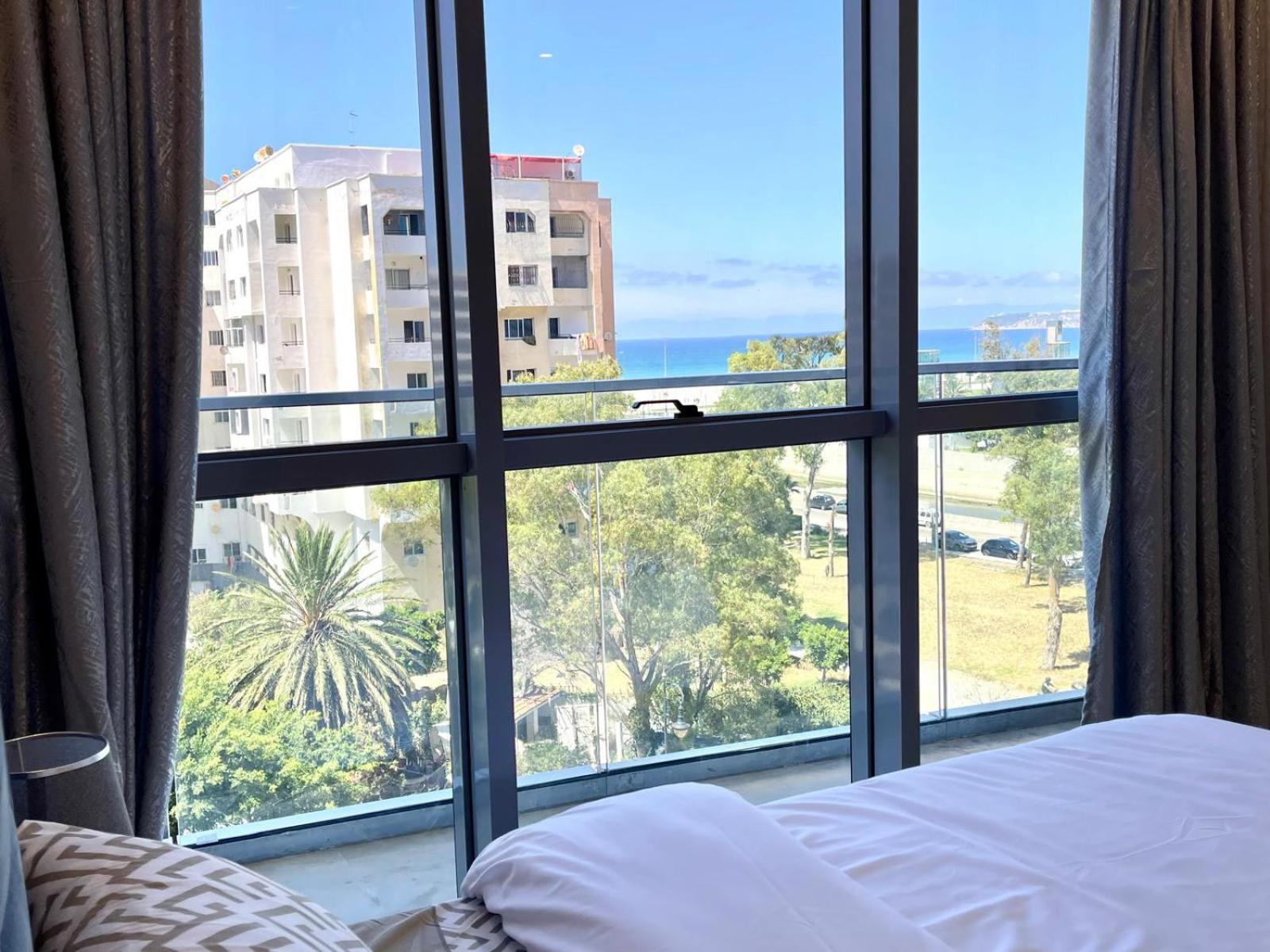 Modern Elegance With Sea Views In Central Tangier - Steps To Beach, Train And Attractions! 외부 사진